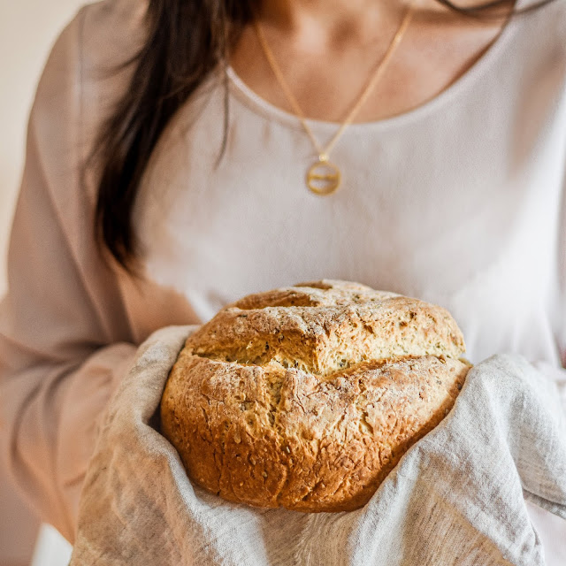 Domowy chleb z dodatkiem ziaren