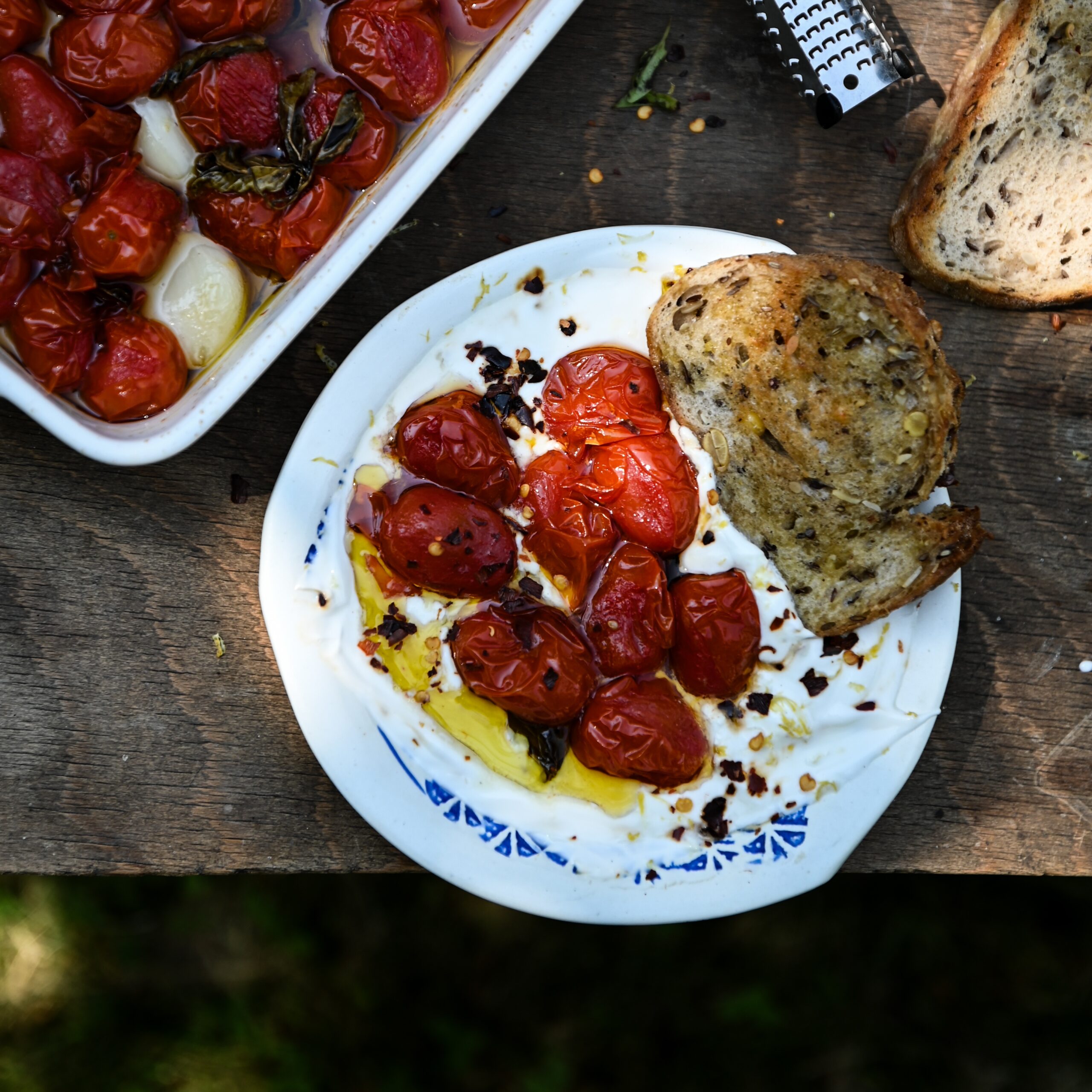 Ubijana feta z&nbsp;konfitowanymi pomidorkami